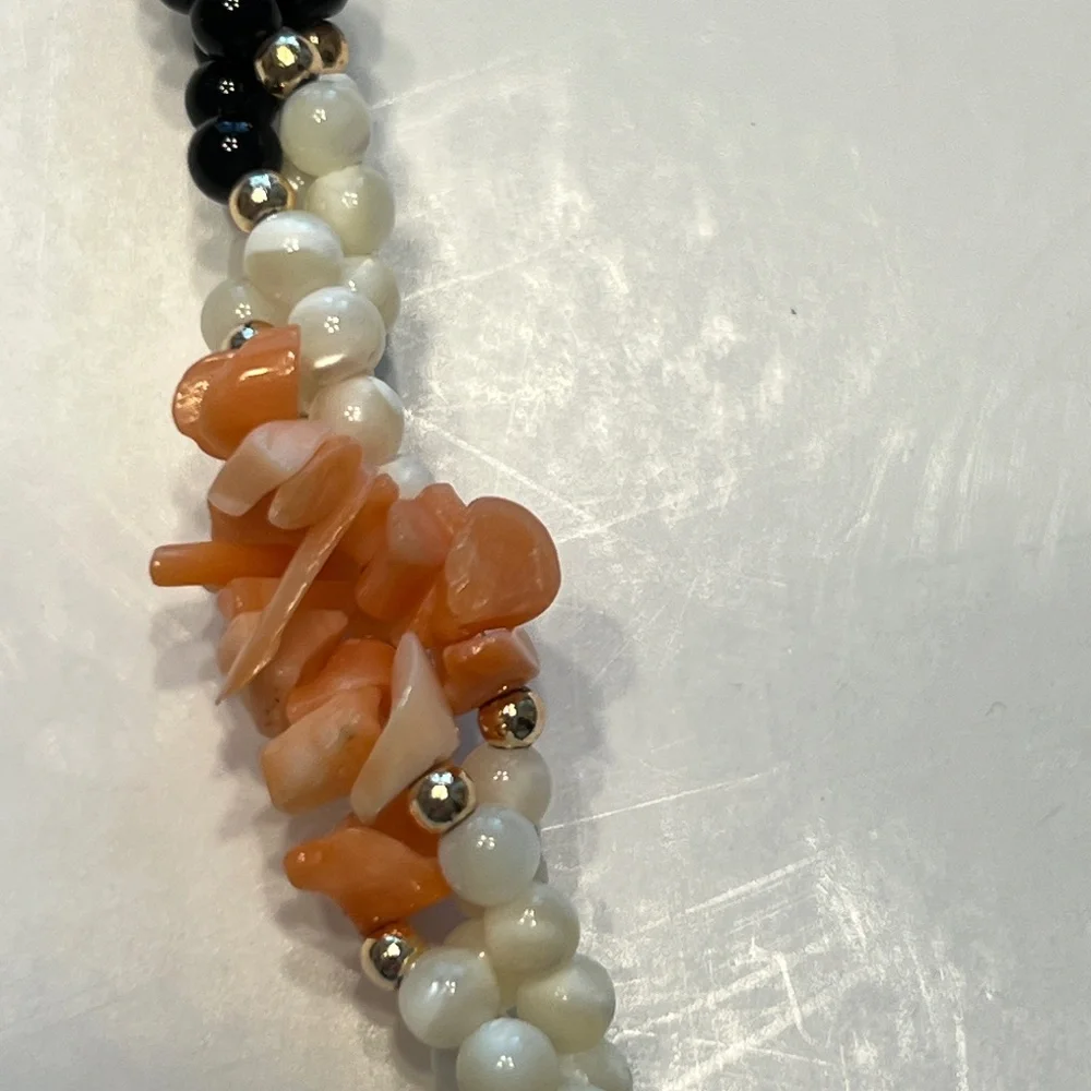 VINTAGE GENUINE CORAL & ONYX BEAD 16.5